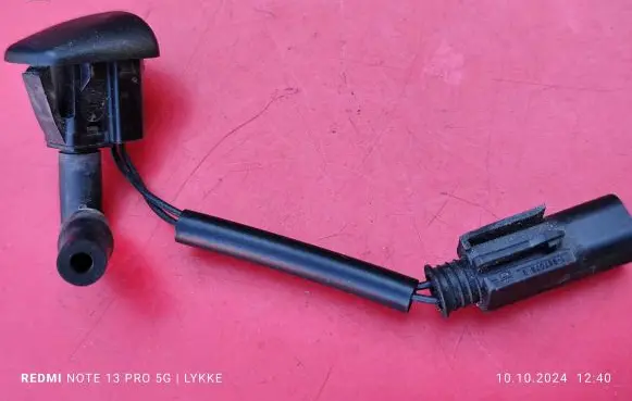 BMW 5 E60 E61 Windshield washer spray nozzle 7046060 9670793