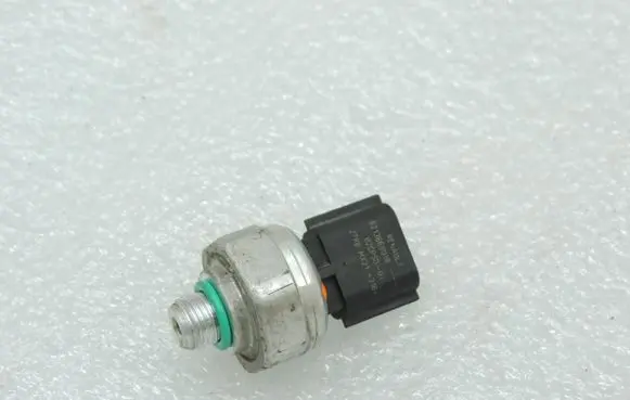 Opel Vivaro Air conditioning (A/C) pressure sensor 921367866R 921366801R
