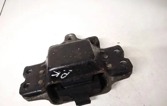 Skoda Octavia Mk2 (1Z) Engine mount bracket 1k0199555