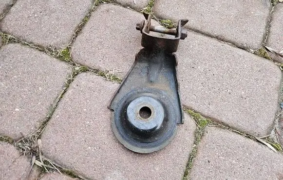 Opel Zafira C Front bumper mounting bracket 