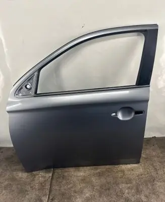 Mitsubishi Outlander Front door