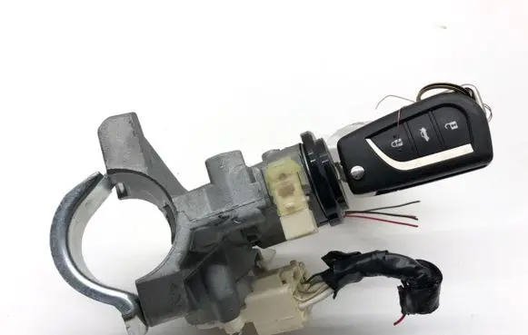 Toyota Avensis T270 Ignition lock 450200203