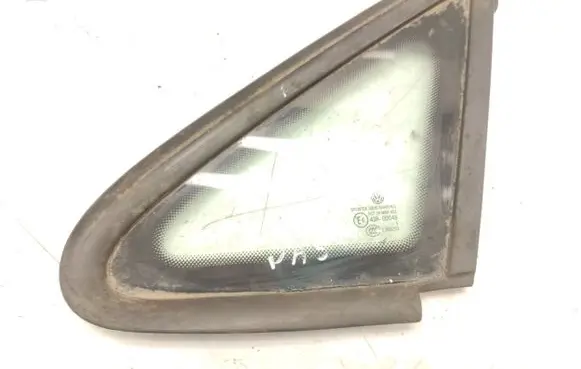 Volkswagen Golf Plus Front triangle window/glass 5M0845411B 43R00048 M68