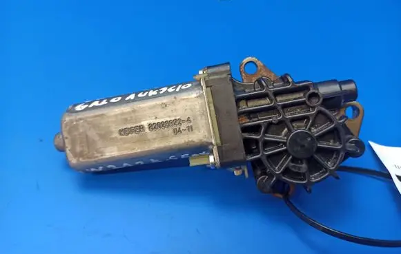 Mercedes-Benz E W211 Seat adjustment motor 0390203001 82028922