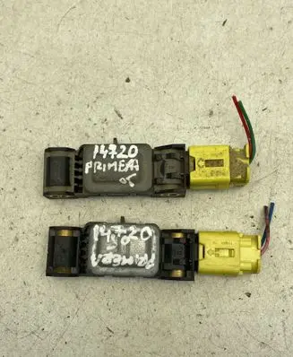 Nissan Primera Airbag deployment crash/impact sensor 0285003019 01631 98830AV600