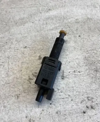Audi A6 S6 C5 4B Brake pedal sensor switch 811907