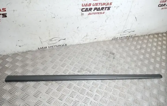 Toyota Corolla E120 E130 Front door trim (molding) 7573113170