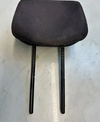 Renault Clio III Front seat headrest 312