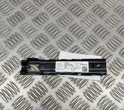 Volkswagen Tiguan Seat belt height adjuster 4M0857819A