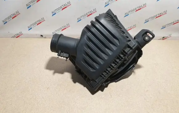 BMW X1 F48 F49 Air filter box 8513916