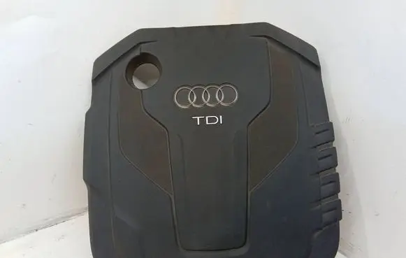 Audi A5 Sportback 8TA Engine cover (trim) 04L193925D