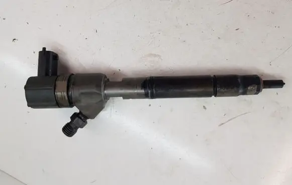 Hyundai i40 Fuel injector 0445110411