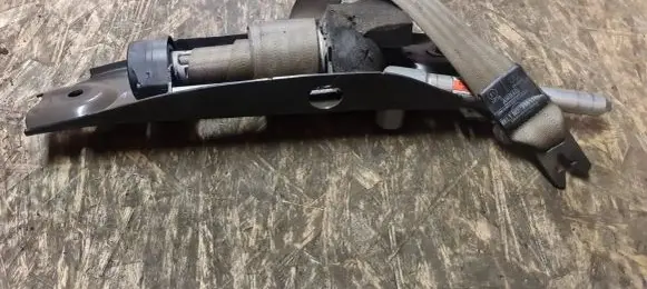 Volvo V70 Front seatbelt 39811482