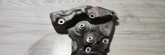 Engine mounting bracket