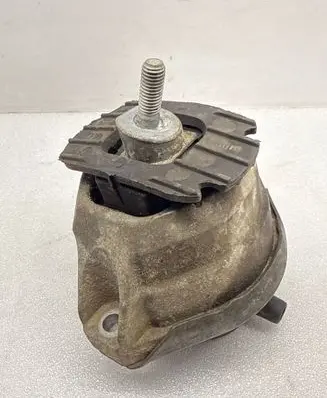 Engine mount bracket