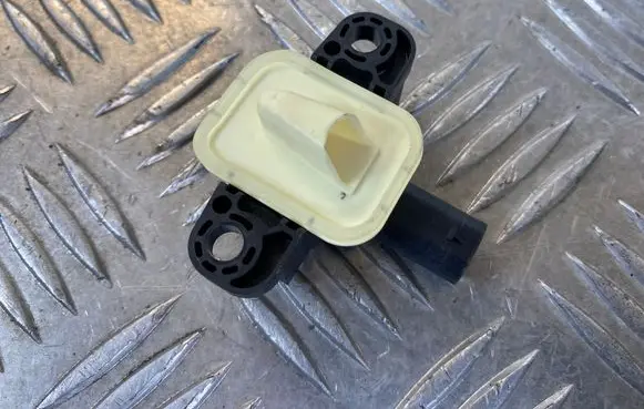 Mercedes-Benz A W176 Airbag deployment crash/impact sensor A1668210351 170506 56054084AA