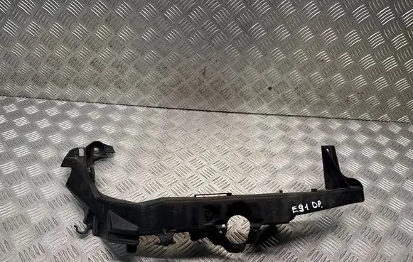 BMW 3 E90 E91 Headlight/headlamp mounting bracket 7138402