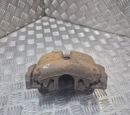 Volkswagen PASSAT B7 Front brake caliper 11819000671