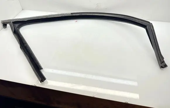 Volkswagen Golf VIII Rubber seal front door window/glass 5H4837440B