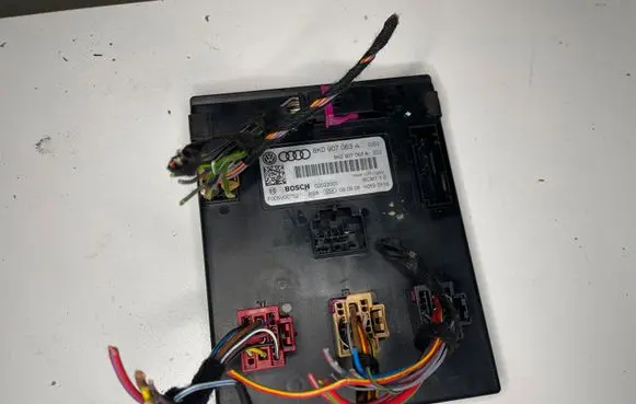 Audi A4 S4 B8 8K Comfort/convenience module 8K0907063A 02022001