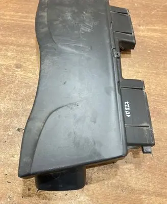 BMW 3 E90 E91 Air intake duct part 7798772