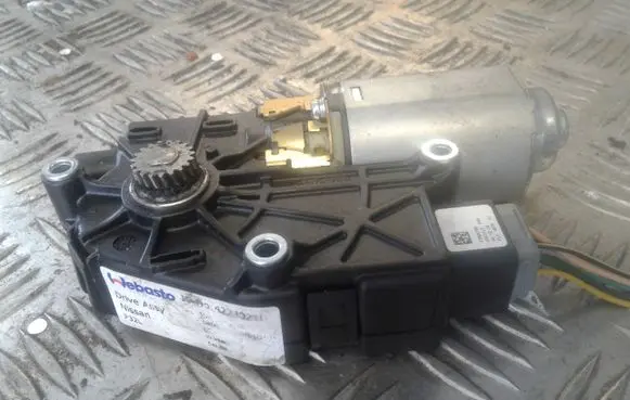 Nissan Qashqai Sunroof motor/actuator 1731706A