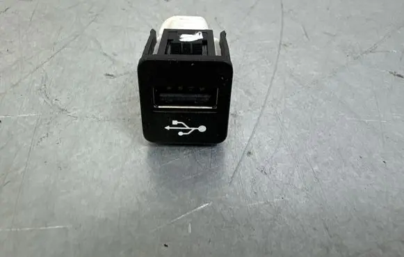 BMW 2 F46 USB socket connector 9229294
