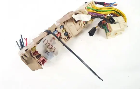 Mazda 626 Fuse box set gf0f67100e gf0f-67-100e(8)