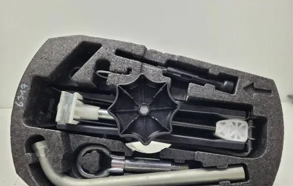 Skoda Citigo Tool set 1S0012115E