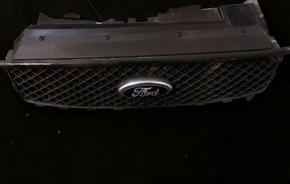 Ford Focus C-MAX Front grill 3M5116613AE