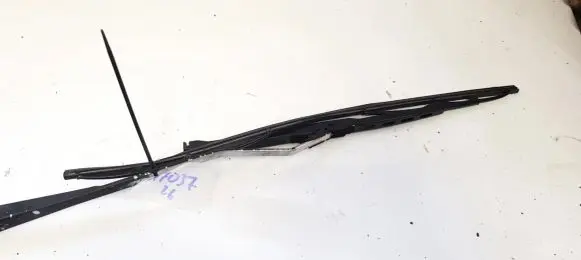 Honda CR-V Front wiper blade arm