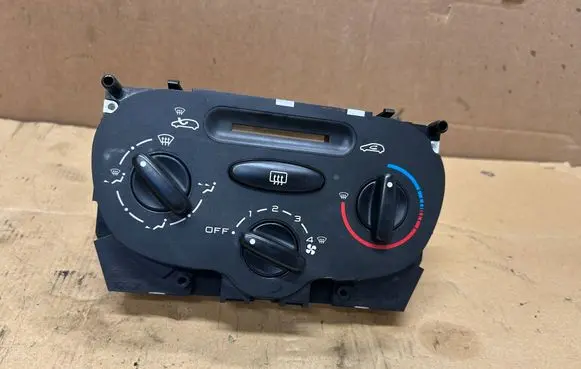 Peugeot 206+ Climate control unit 99210