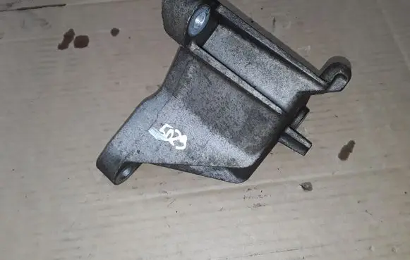Opel Zafira C Engine mounting bracket C2613M V06403