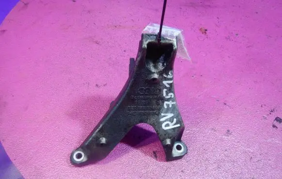 Audi A4 S4 B7 8E 8H Engine mounting bracket 8E0199308AF