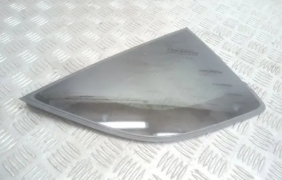 Renault Captur Rear side window