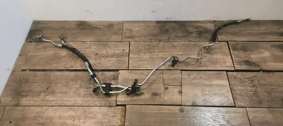 Mercedes-Benz CLS C219 Air conditioning (A/C) pipe/hose A2118304515 A2118305715