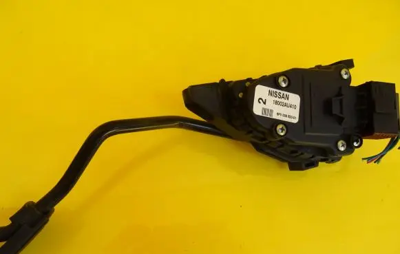Nissan Primera Accelerator throttle pedal 18002AU410