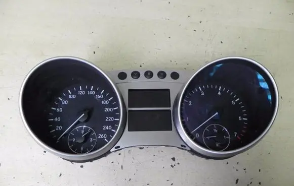 Mercedes-Benz R W251 Speedometer (instrument cluster) A2514405411 B601
