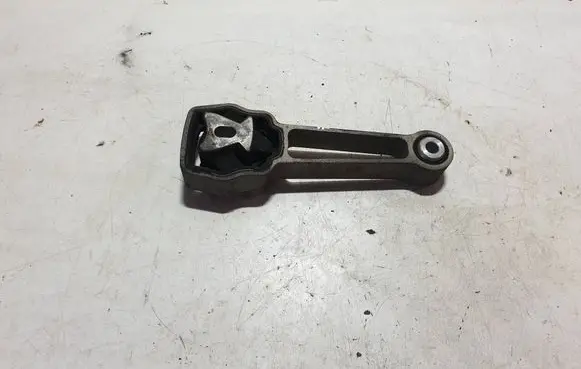 Volvo XC70 Engine mount bracket 