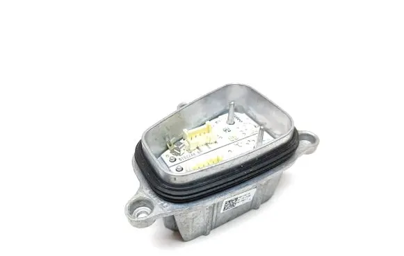 Volkswagen PASSAT B8 LED ballast control module 90118119 81310189