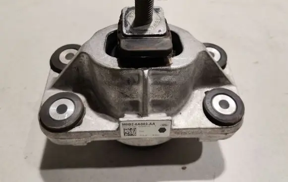 Land Rover Defender Engine mount bracket M8B26A003AA