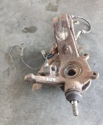 Peugeot 607 Front wheel hub spindle knuckle