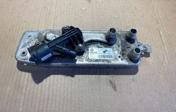 BMW 5 F10 F11 Engine oil radiator 7638679 3255541 Y3551004
