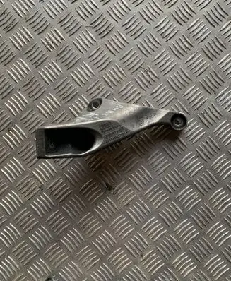 Audi A4 S4 B7 8E 8H Engine mounting bracket 8E0199307S