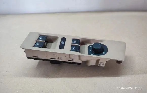 Volkswagen PASSAT B7 Electric window control switch 1K4959857B