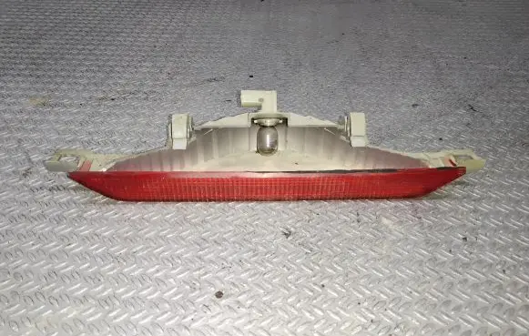 Toyota Avensis Verso Third/center stoplight E43020001