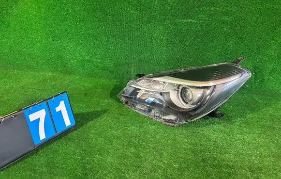 Toyota Yaris Headlight/headlamp