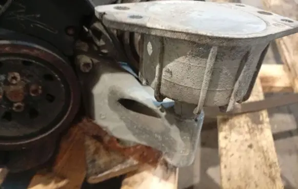 Alfa Romeo 147 Engine mounting bracket