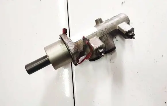 Audi 80 90 S2 B4 Master brake cylinder