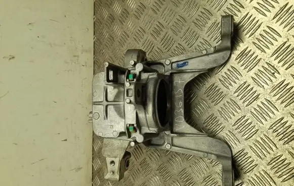 Mercedes-Benz CLA C118 X118 Engine mount bracket A2472401800